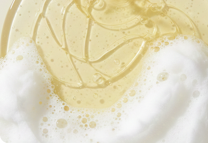 Dwuetapowe oczyszczanie twarzy – kompletny przewodnik. Jak dobrać duet idealny dla Twojej cery?